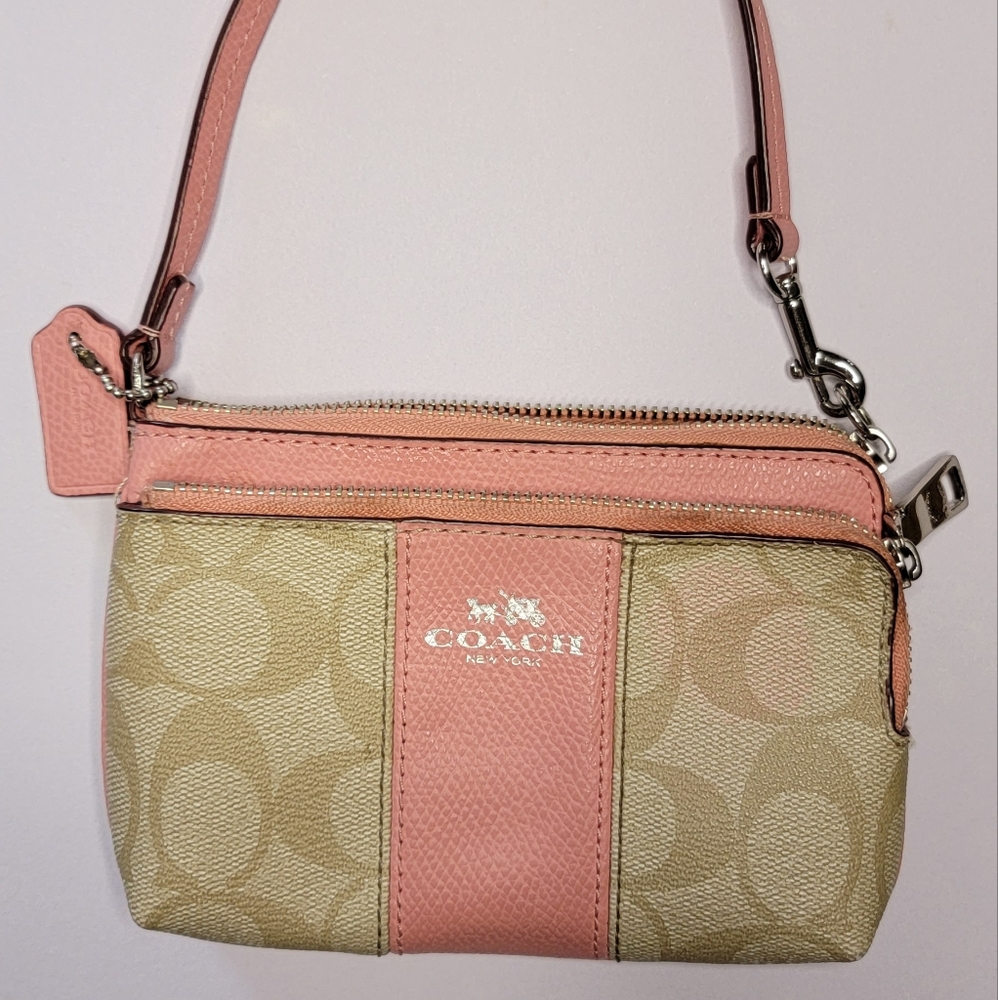 💫Coach Wristlet!